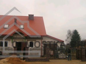 Законченный дом с черновой отделкой заведен под крышу